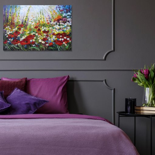 Obraz z kwiatami na łące do dekoracji sypialni